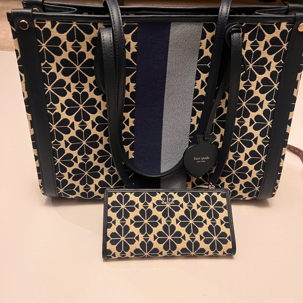 Kate spade flower jacquard blue market bag and matching wallet